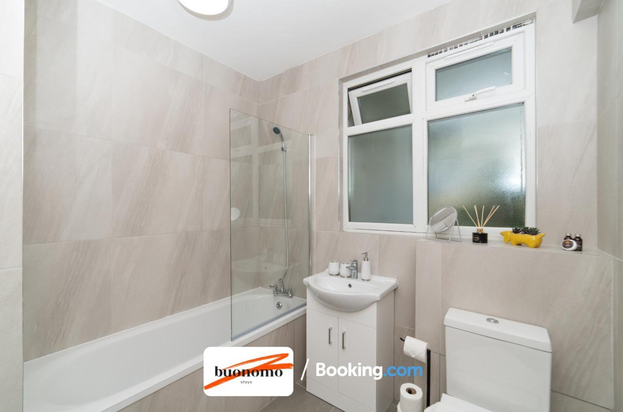 Two Bedroom Apartment By Buonomo Stays Short Lets & Serviced Accommodation With Balcony Лондон Екстер'єр фото